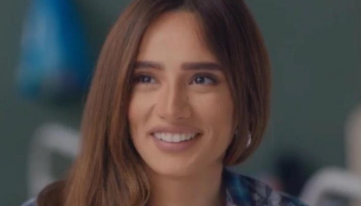زينة تشارك جمهورها بتحدي العمر وجمهورها : " هنقول لأحمد عز