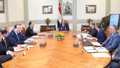 صورة السيسي يجتمع مع رئيس الوزراء ووزراء التموين والداخلية والاتصالات