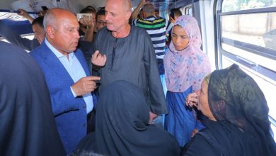 صورة بالصور وزير النقل يشهد تشغيل 20 عربة مطورة ضمن خطة تطوير  200 عربة  من مصنع سيماف