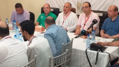 صورة مؤتمر صحفي لرئيس بعثة الحج للحدث حول خطة تصعيد الحجاج المصريين لعرفات