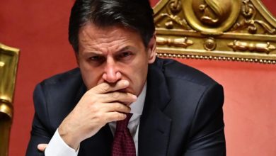 صورة رئيس الوزراء الإيطالي يستقيل من منصبه