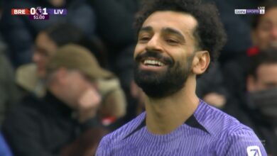 صورة هذة اللقطة التي ستتسبب في طرد محمد صلاح خارج ملاعب انجلترا محمد صلاح ينسي أنه يلعب في الملاعب الانجليزية ويقوم بمهارة علي طريقة الشوارع المصرية!!