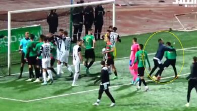 صورة فيديو! يوسف البلايلي يتسبب في إيقاف الدوري الجزائري وربما شطبه من ممارسة نشاط كرة القدم مرة أخرى!!