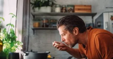 صورة شيء بسيط في مطبخك قد يسبب السرطان دون أن تدري!.. احذر هذه الأخطاء الشائعة