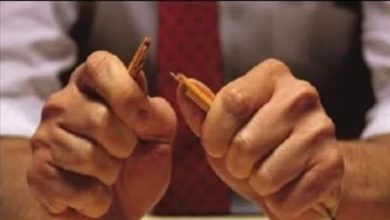 صورة لماذا يكسر القاضي سن قلمه بعد النطق بحكم الإعدام؟