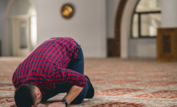 صورة هل يجب قضاء الصلوات الفائتة أم تكفي التوبة؟ الافتاء تجيب
