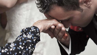 صورة من الأحق بخدمة الأم المريضة: ابنتها المتزوجة أم زوجة ابنها؟