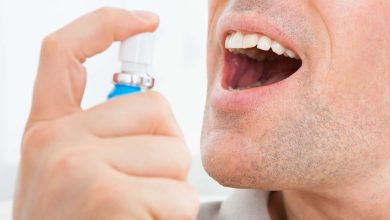 صورة رائحة الفم المرتبطة بالمعدة: الأسباب الخفية والعلاج الفعّال